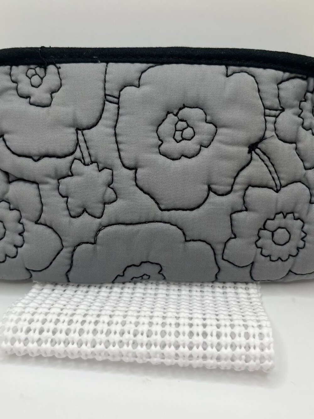 Thirty-One 31 Quilted Zip Around Wallet Floral Gray Black Poppy Retired